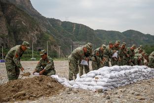 日趋成熟！吹杨本季场均送出11.1助 生涯至今每季助攻均有所增长